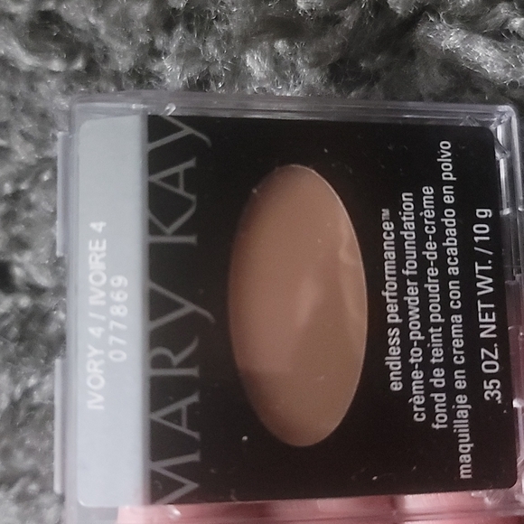 Mary Kay Other - 👩🏻NIB Mary Kay Crème-to-Powder: Ivory 4👩